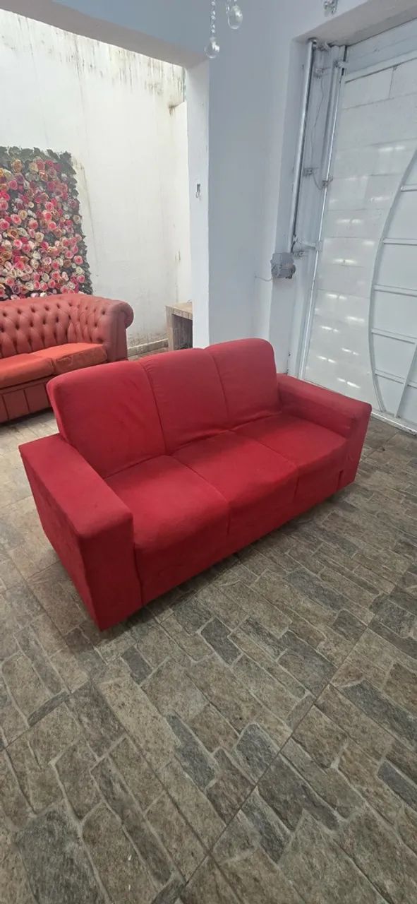 Sofá vermelho em suede 