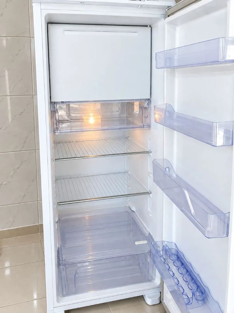 Geladeira Eletrolux,Muito Boa, Gelo seco.  - Foto 2