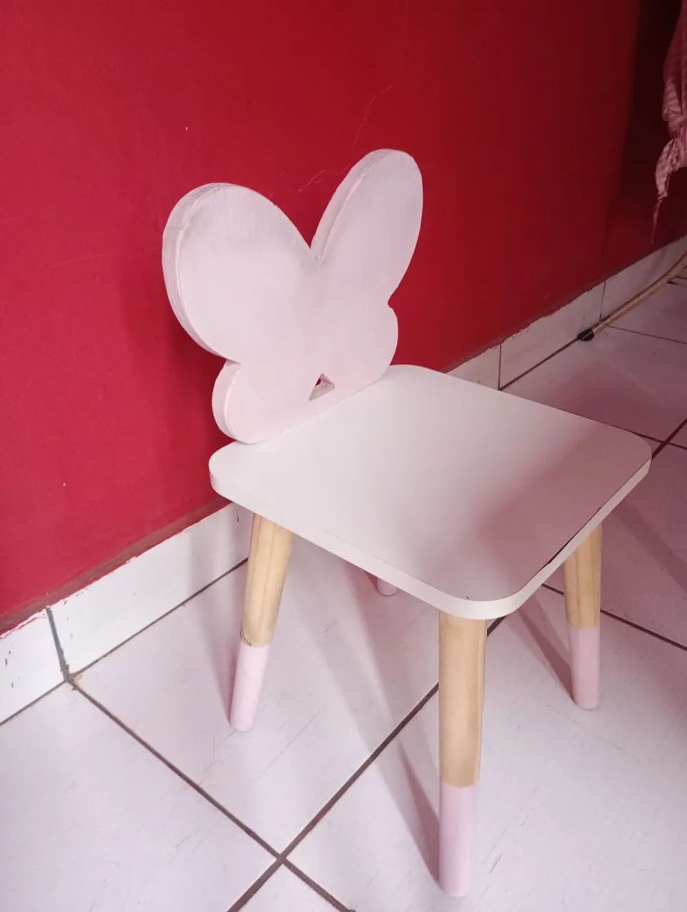 Mesa de madeira infantil + cadeira de borboleta  - Foto 3
