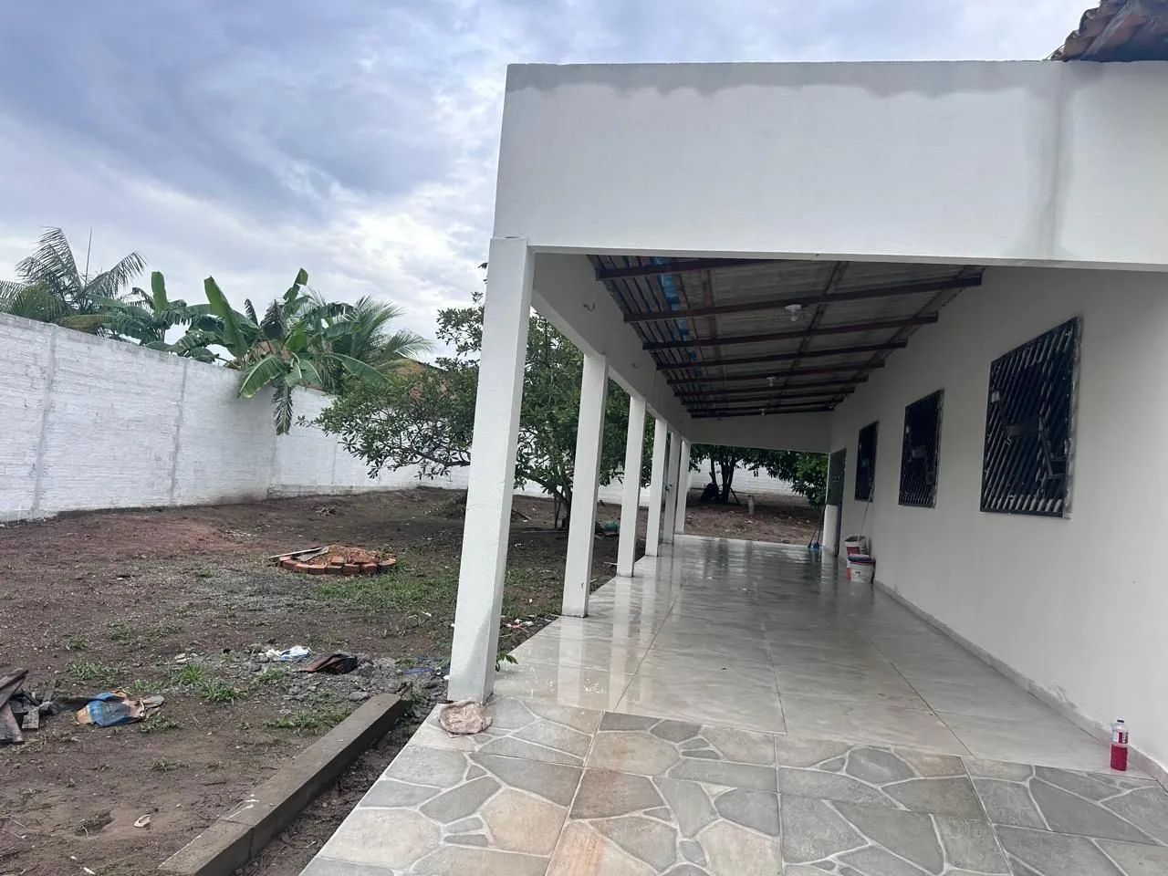 VENDE-SE ESTÁ CASA 