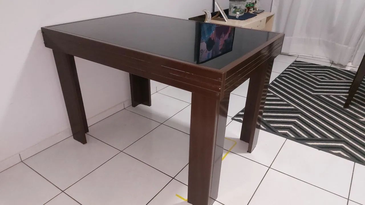 Mesa de jantar.