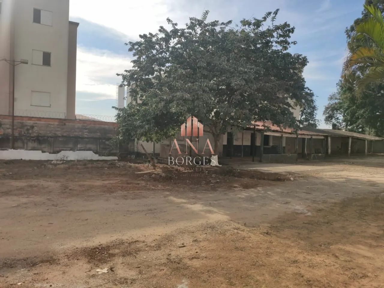 Terreno com Barracão para Locação