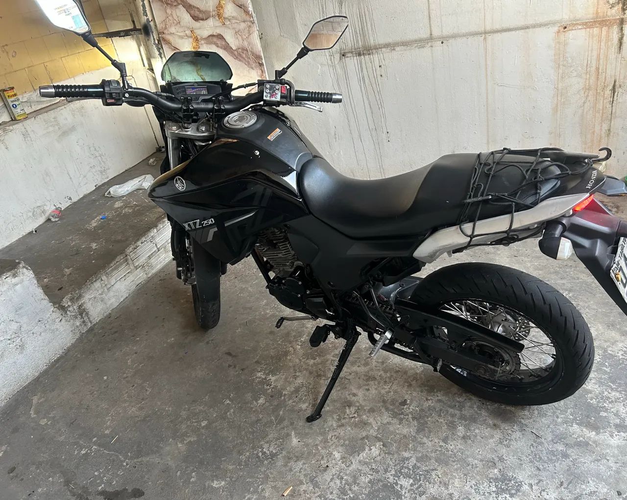 Lander 250 preta  - Foto 4