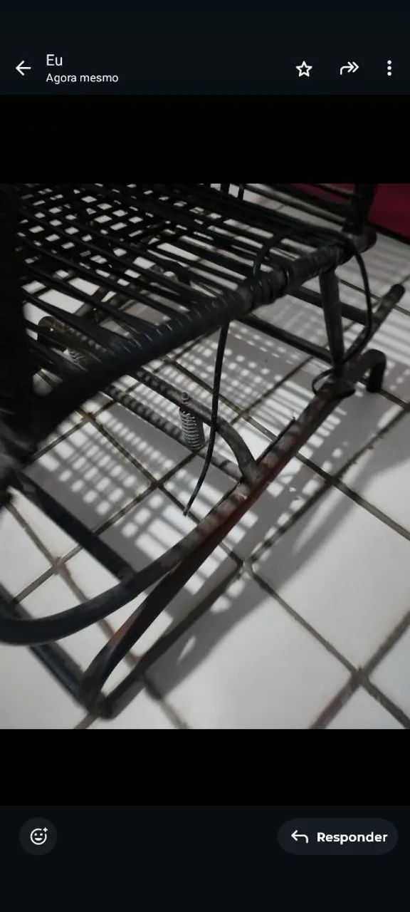 Cadeira de balanço e sofá sendo que o sofa transformar em cama - Foto 3
