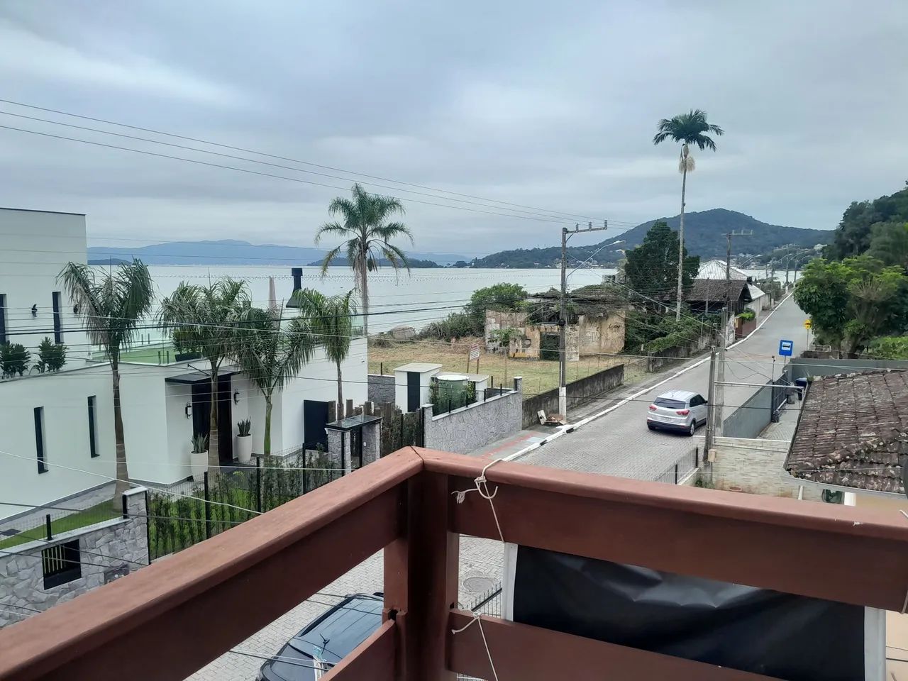 Casa com vista para o mar em Sambaqui