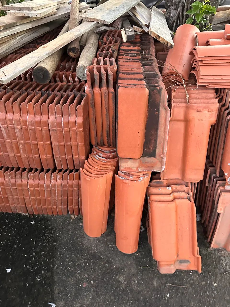 Vendo telhas cerâmica capa e bica - Foto 2