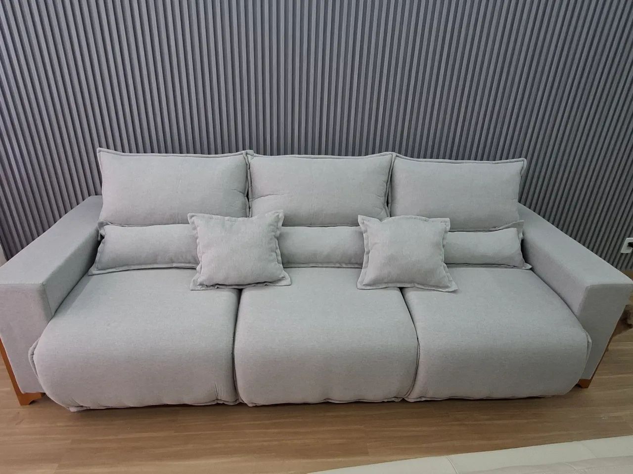 Sofá retrátil 2,70 m, novo
