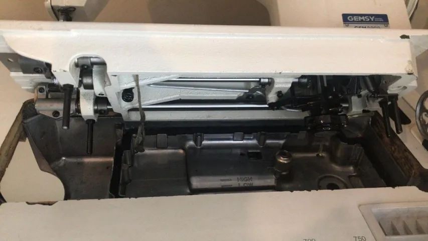 OFERTA - Máquina reta Gemsy - Usada  - Foto 2