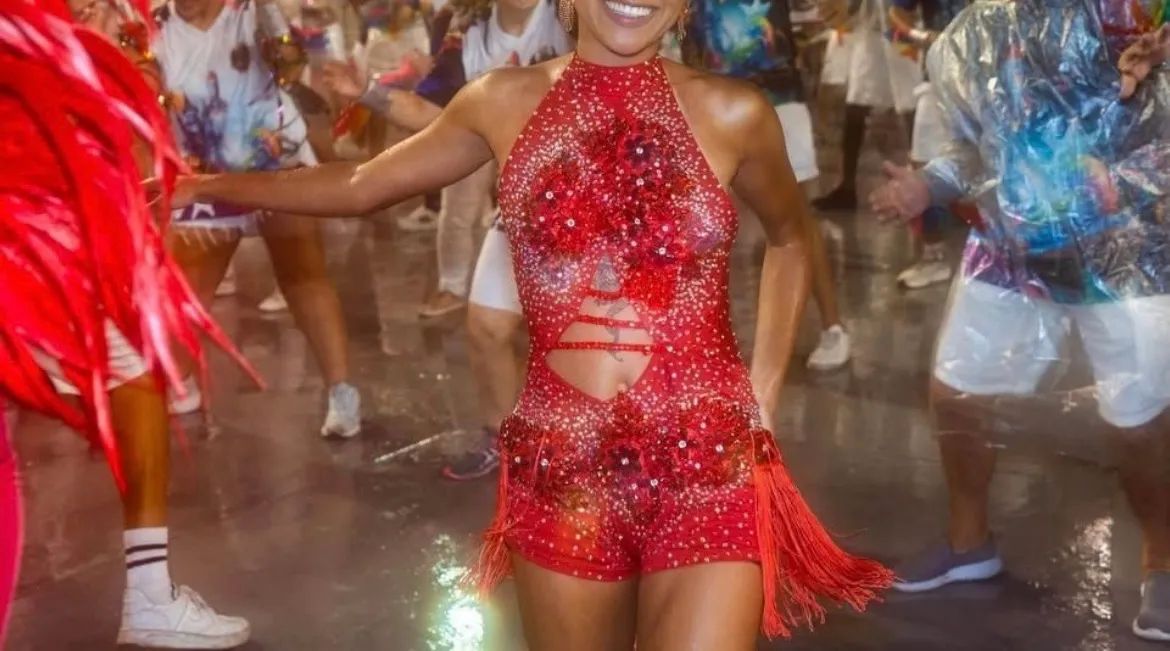 macaquinho vermelho - carnaval