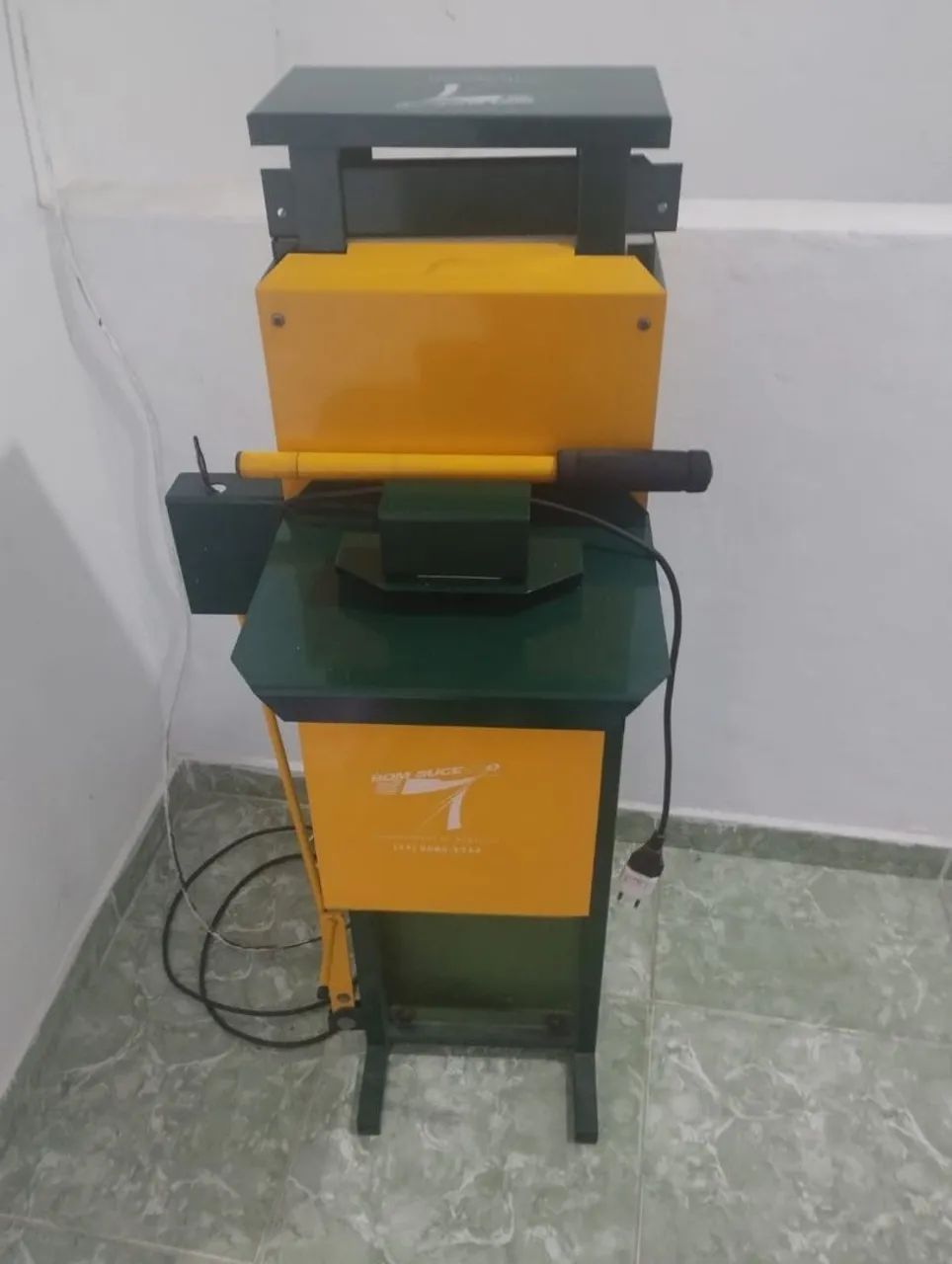Vendo ou troco máquina para fabricação de chinelos promoção  - Foto 3