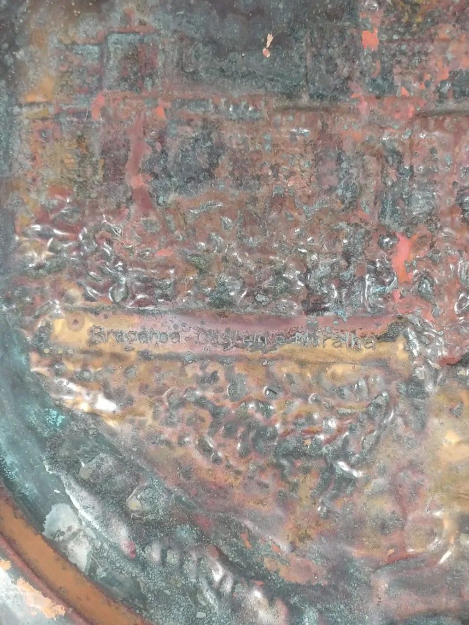 Prato de parede em cobre com marcas do tempo  - Foto 4