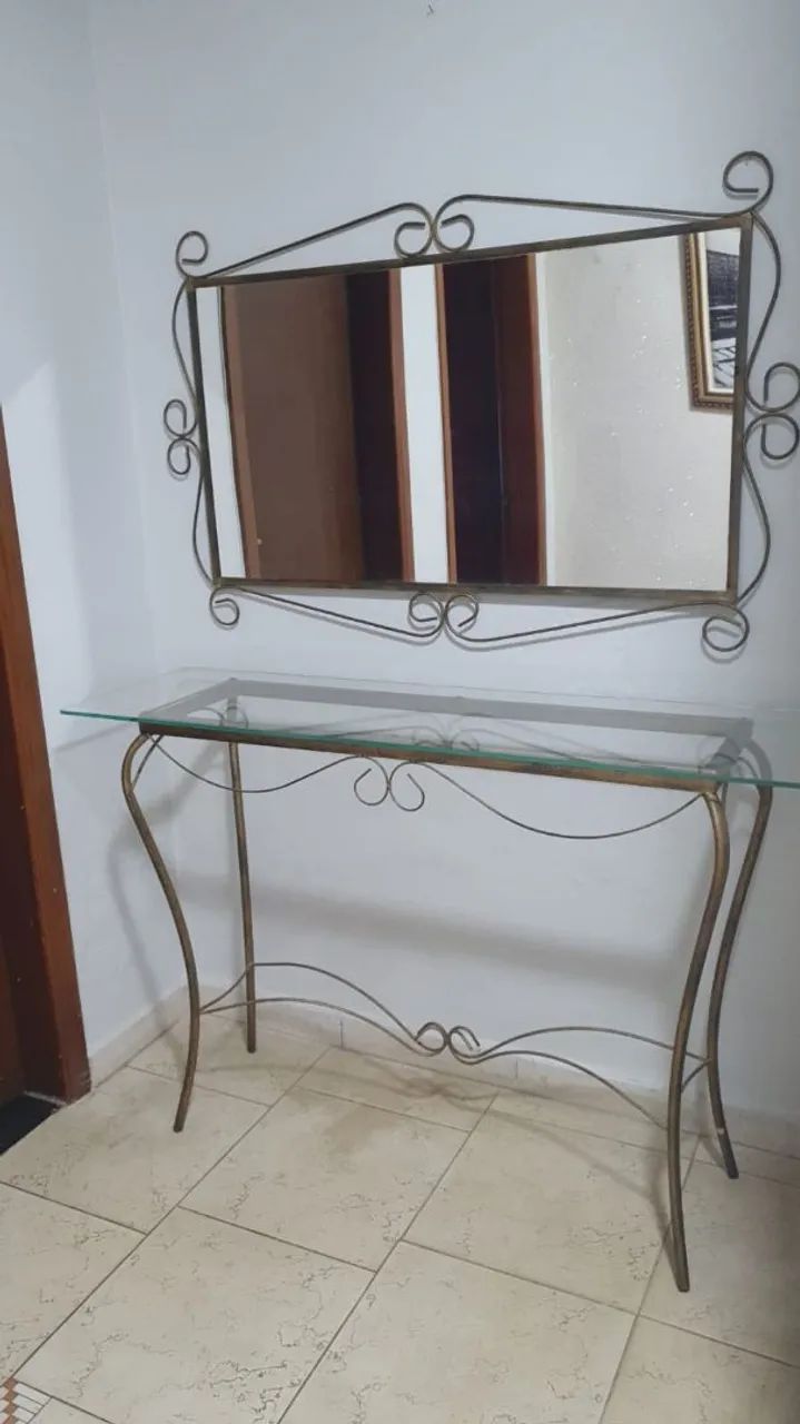 Aparador e espelho
