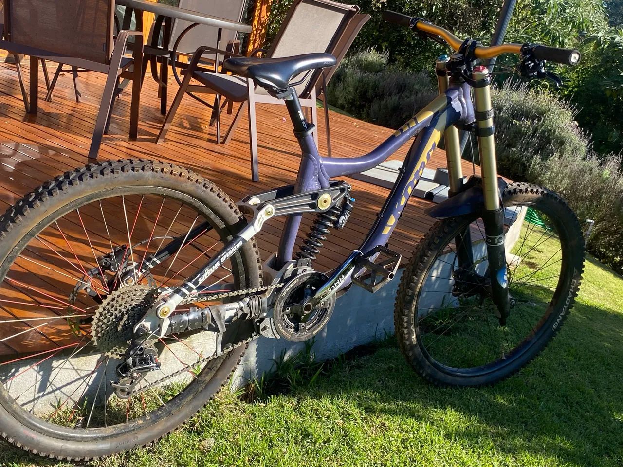 Kona Supreme Operator - Downhill/DH (Fox 40 + Shimano XT + SRAM X0)