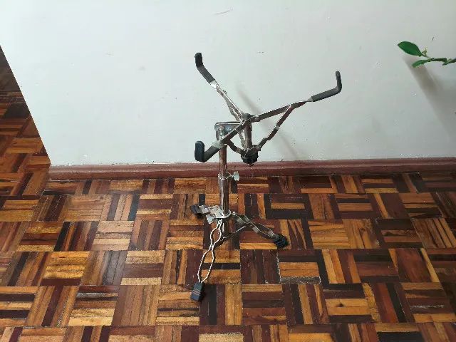 Estante de Caixa Cromada