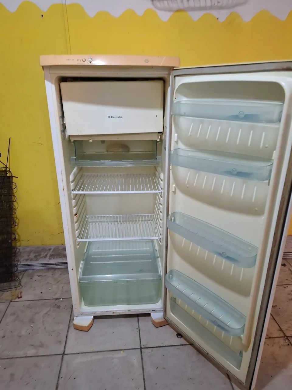 Vendo geladeira Electrolux  - Foto 3
