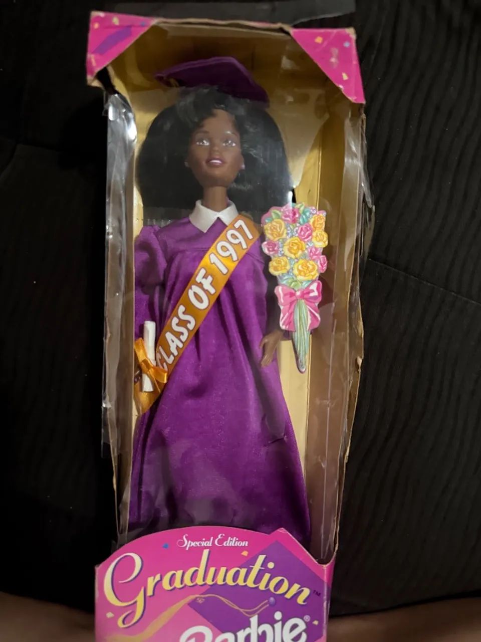 Boneca Barbie special edition class of 1997 negra 