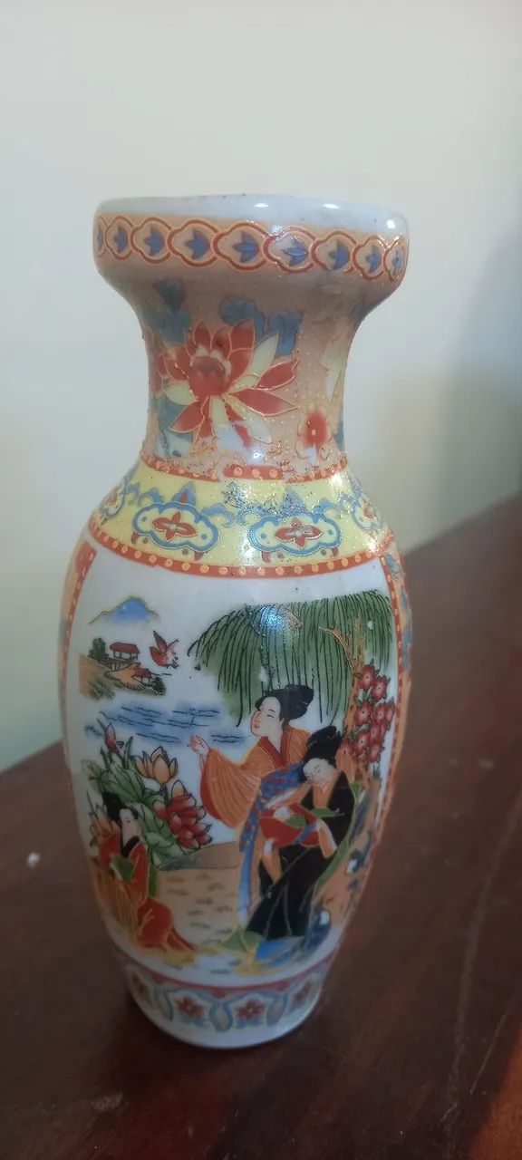 Vaso japonês antigo. 