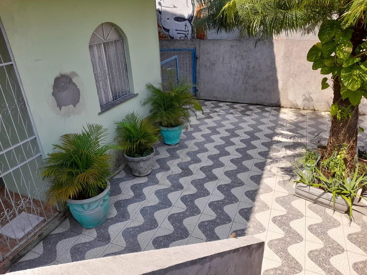 //Casa com 3 Qrts e 2 apartamentos próxima ao Musa