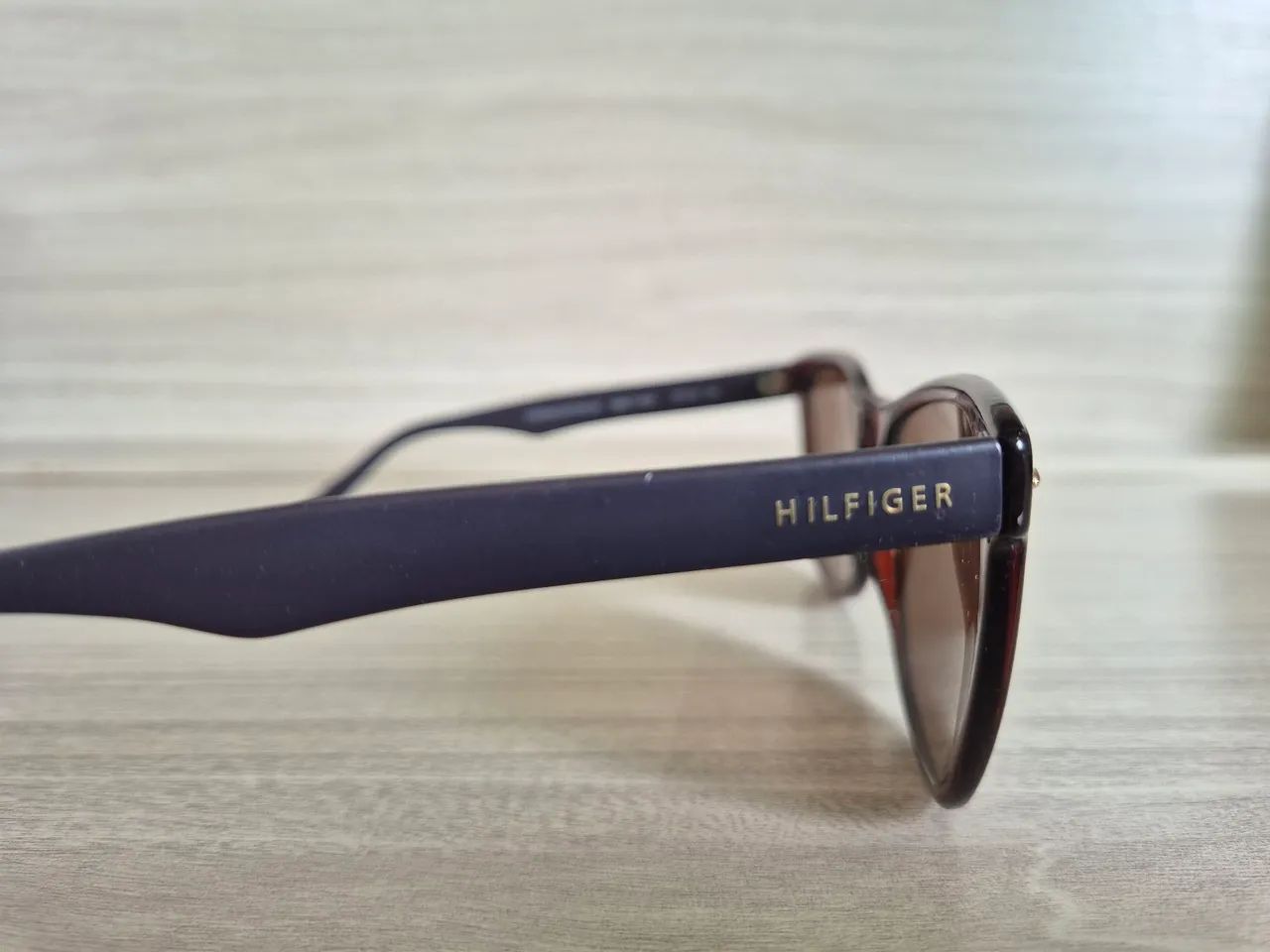 Óculos de sol escuro Tommy Hilfiger original  - Foto 3