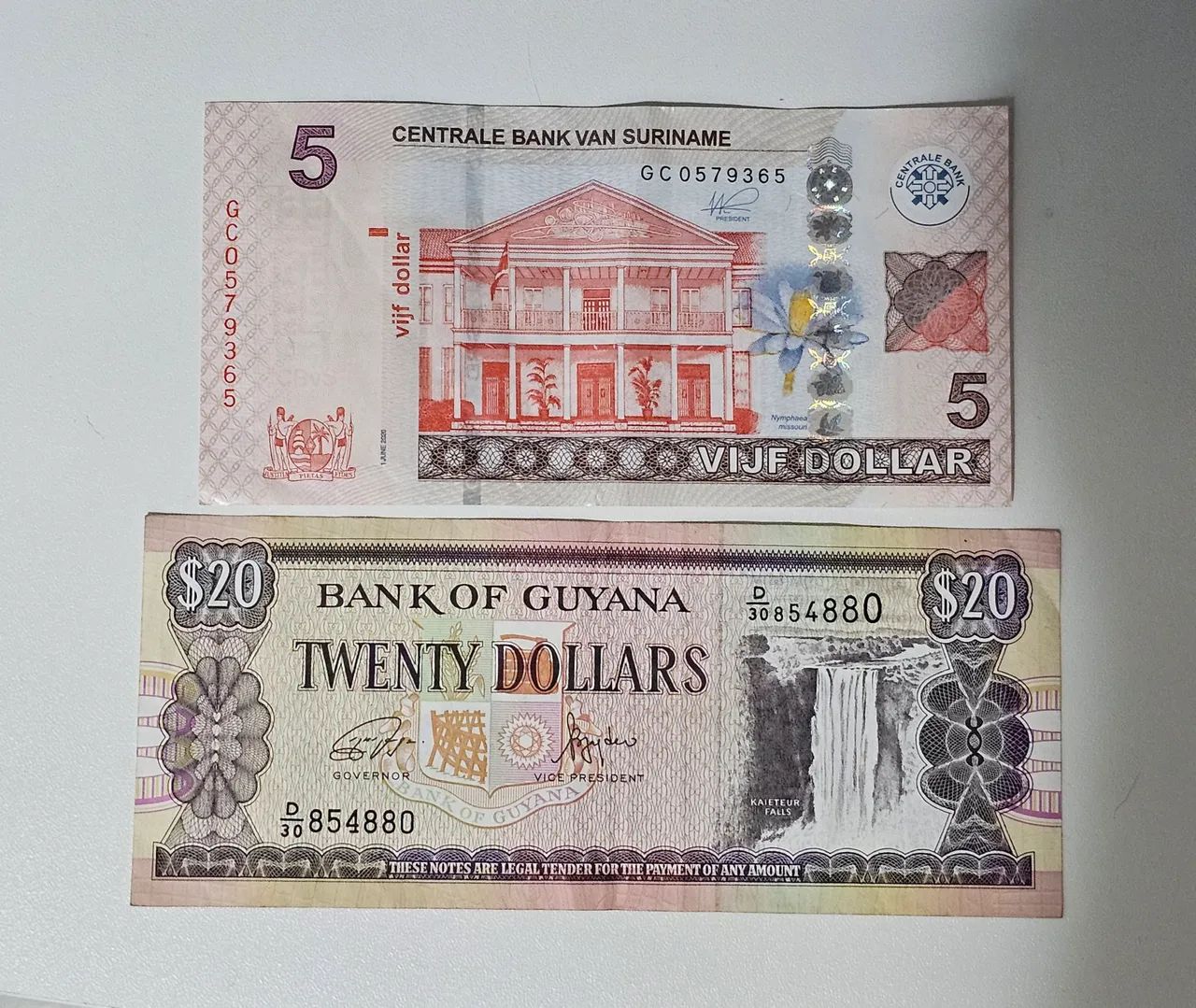 Cédulas Suriname e Guiana dinheiro