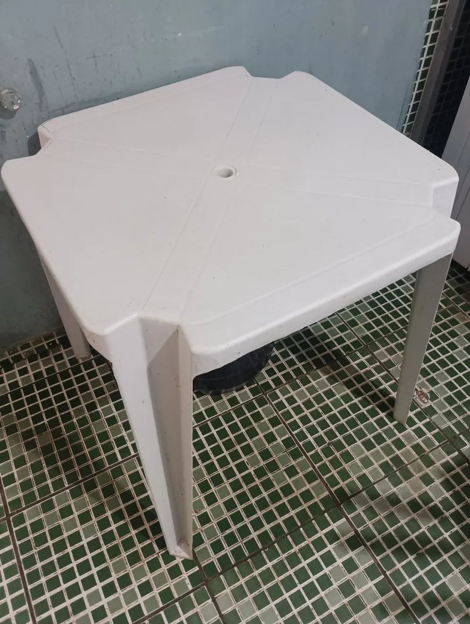 4 mesas e 12 cadeiras