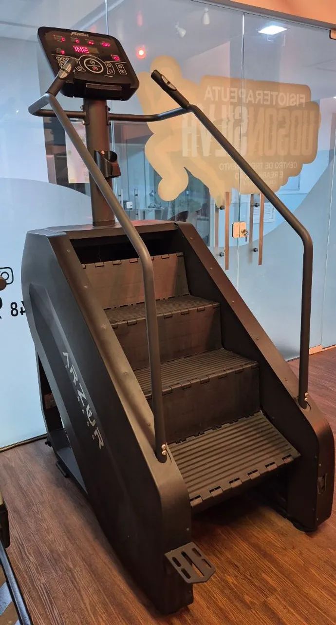 Simulador de escada Arzur seminova