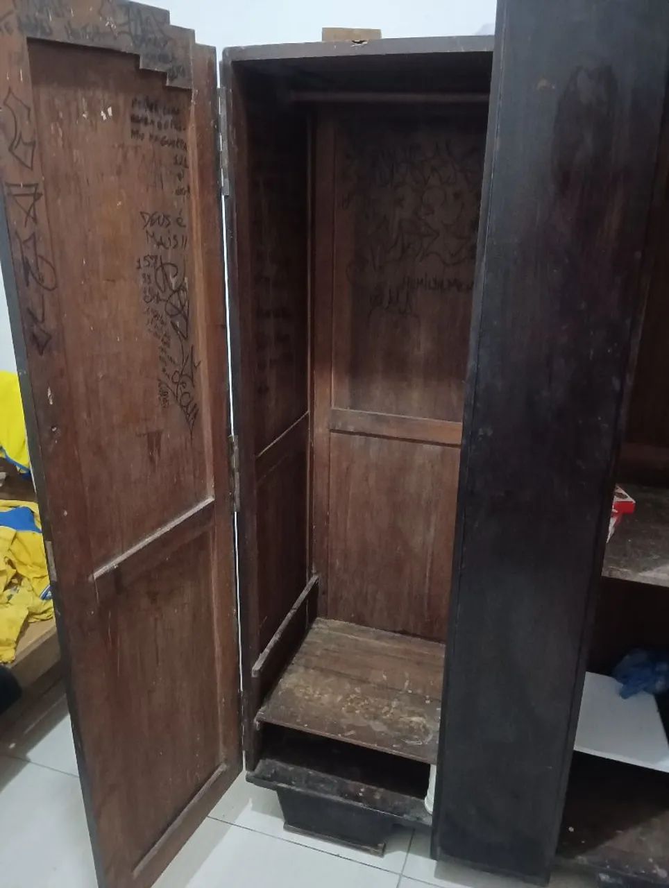 Guarda roupa antigo  - Foto 4