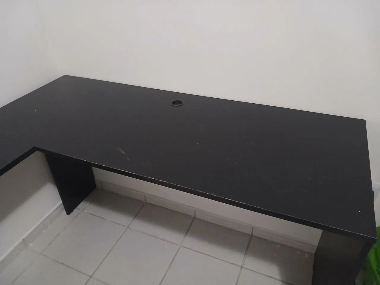 Escrivaninha em L, na cor preta  - Foto 5