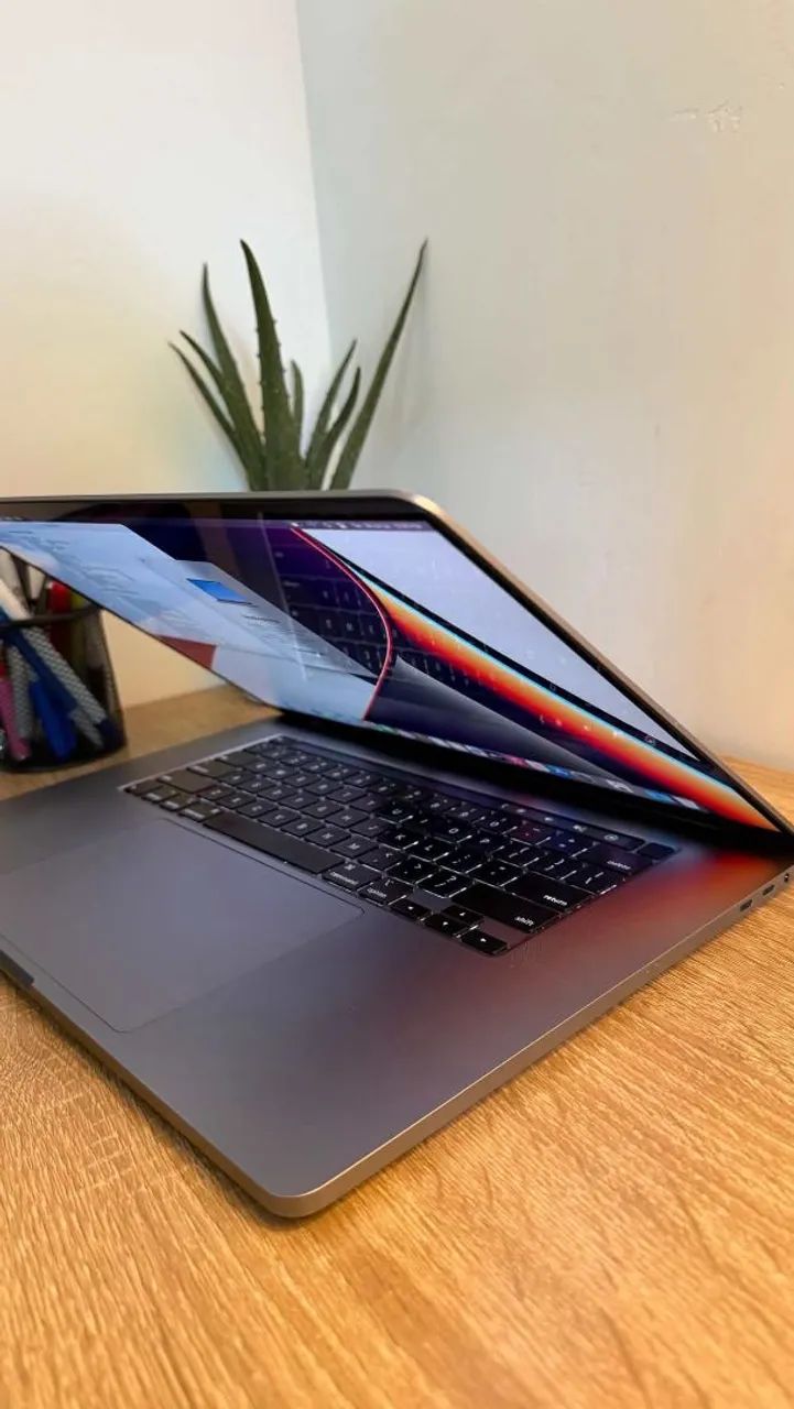 MacBook Pro 16 2019 i7 16GB RAM SSD 512GB - Impecável - Notebooks
