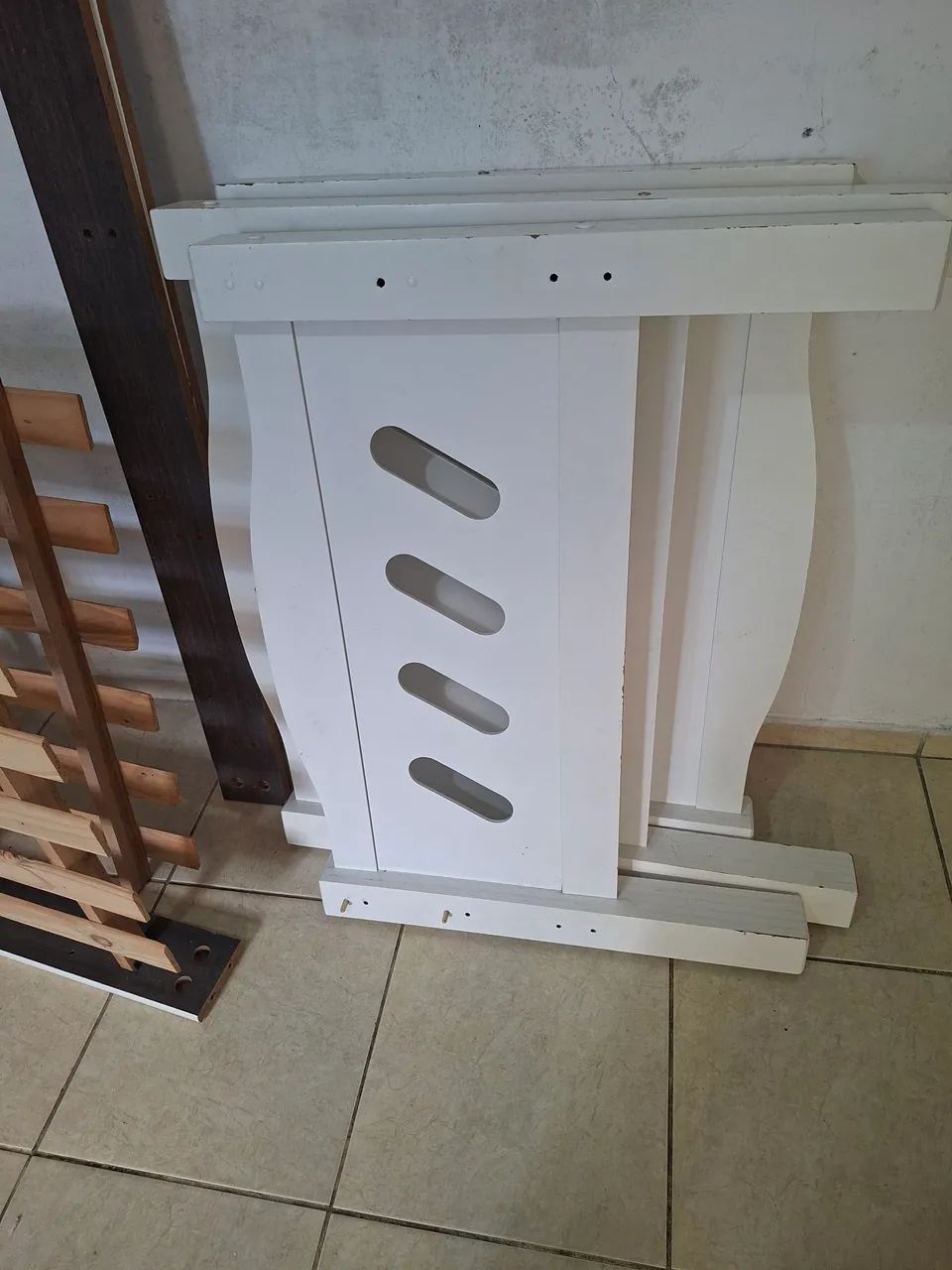 Vende-se cama solteiro com grade de proteção - Foto 2