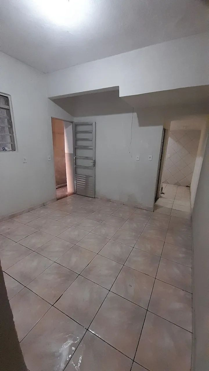 Casa térrea com 4 cômodos