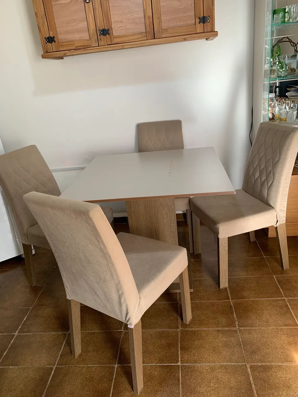 Mesa com 4 cadeiras  - Foto 2