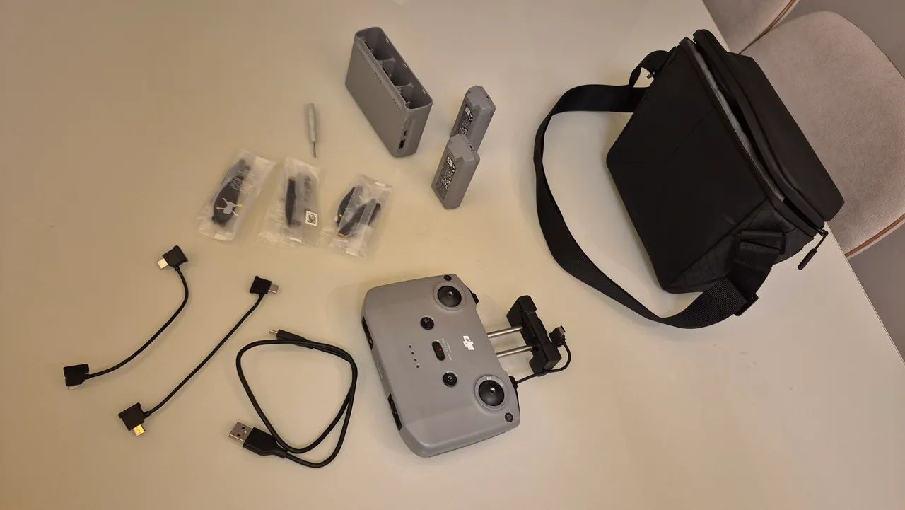 Baterias, carregador, estojo e controle do Drone DJI Mini 4k