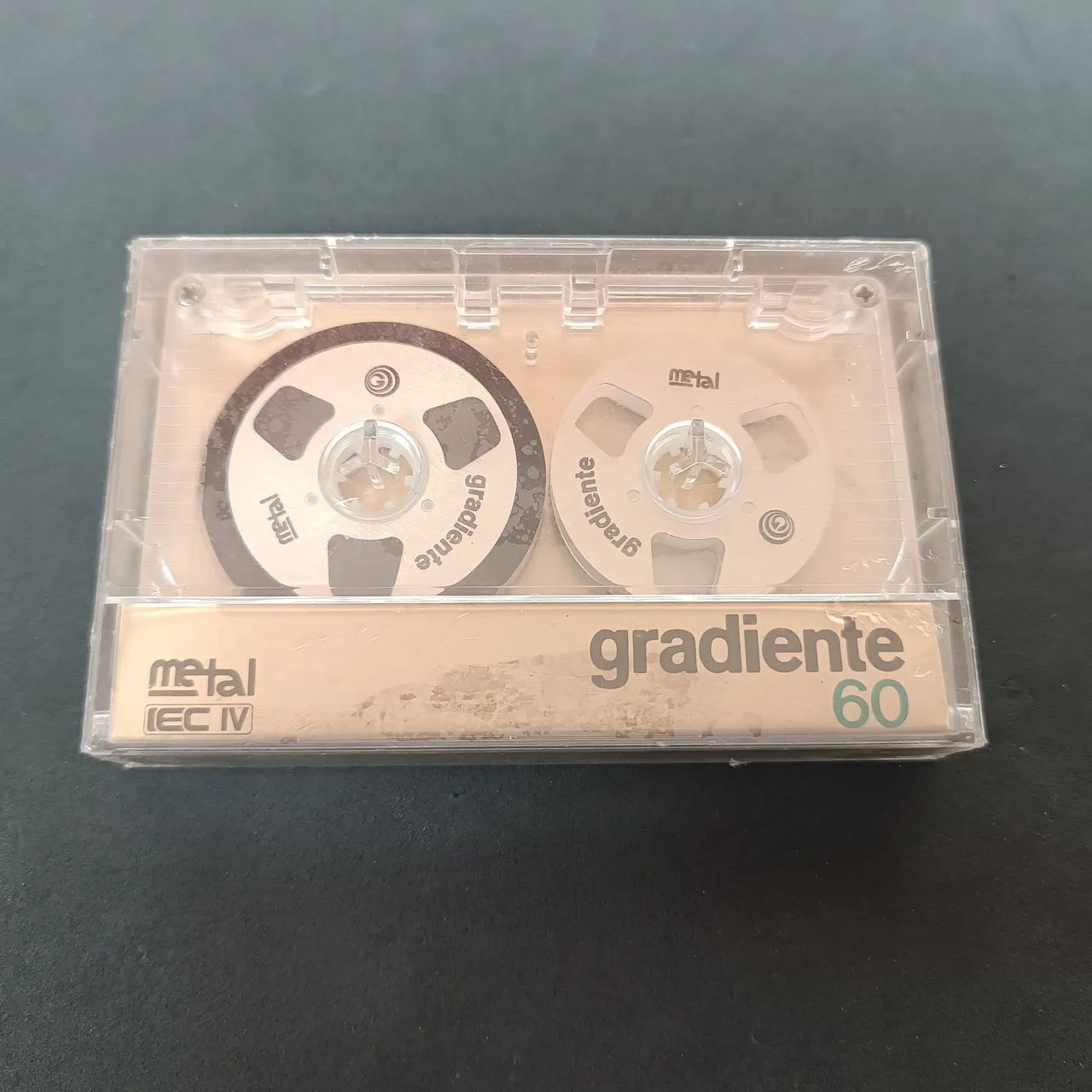 Fita k7 gradiente metal 60 min rolinho ( virgem e lacrada ) - CDs