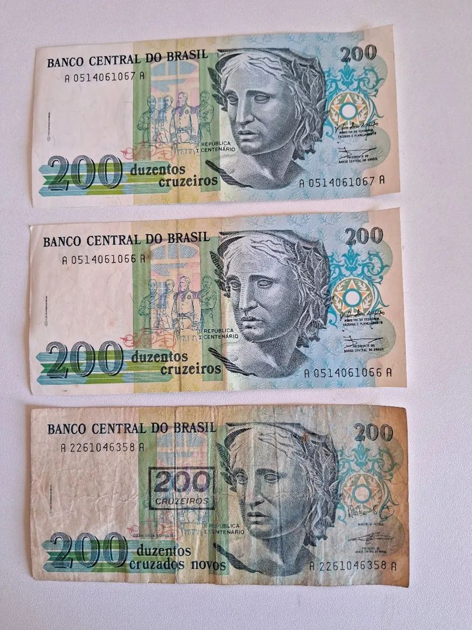 Cédula Usada de 200 Cruzeiros Efígie da República  - Foto 3