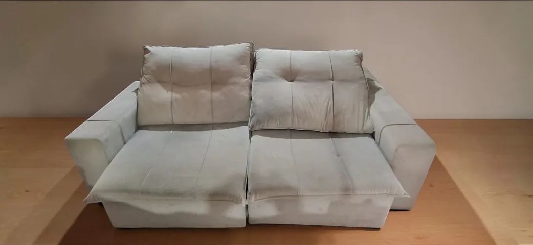 Sofá retrátil, reclinavel, cinza de 2 lugares, em ótimo estado.