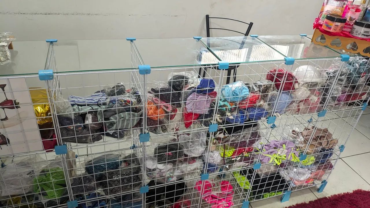 Expositor aramado com tampo de vidro e caixa - Foto 3