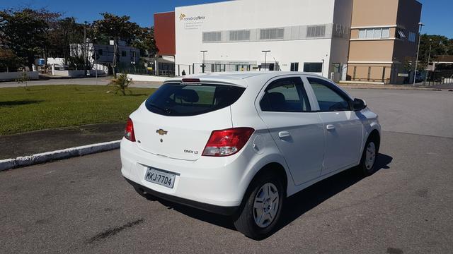 Chevrolet Onix 1.0 LT Completo - Apenas 54.000 km - Foto 5
