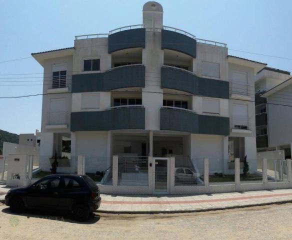 Apartamento com 2 dormitórios, suite, vaga dupla de garagem.