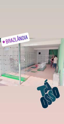 Instalações completas em vidro.