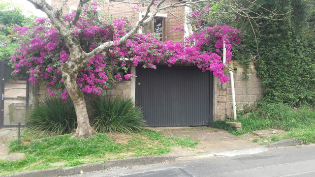 Casa no bairro Tristeza Zona Sul BAIXOU para vender esta semana