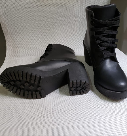bota tratorada preta fosca