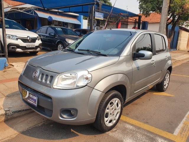 FIAT UNO 2012 1.0 EVO VIVACE 8V FLEX 4P MANUAL