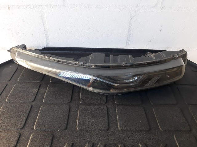 Lanterna Farol Dianteiro Lado Direito Led Toro