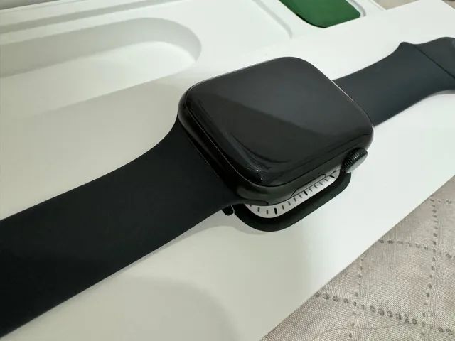 Apple Watch Series 7 GPS 45mm Alumínio Preto com Bracelete Desportiva Preta