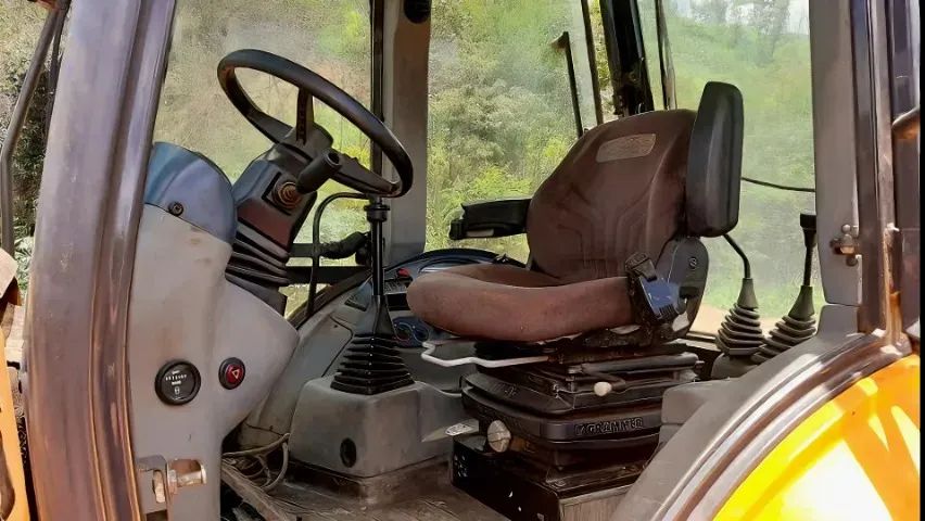 Retroescavadeira New Holland B110B Ano 2014 - Foto 5