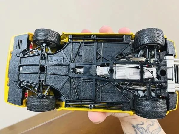 Miniatura Lamborghini Countach 1988 Bburago 1/18 - Foto 5