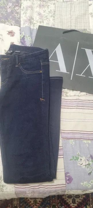 calça jeans armani exchange, usada uma vez elastano, veste 36 e 38 - Foto 4