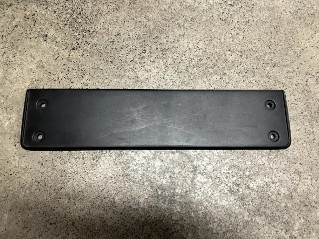 Suporte moldura placa original VW Fusca Beetle 2012-2016