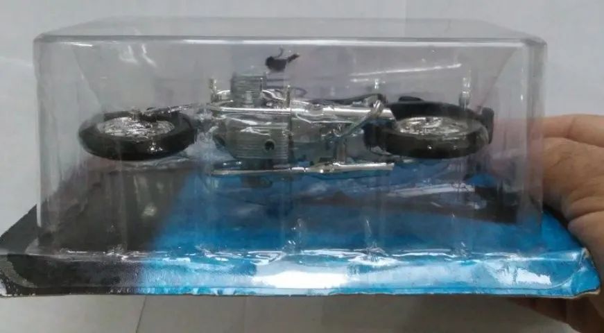 Miniatura Moto BMW R 1200 C Metal Maisto 1:18 - Foto 5